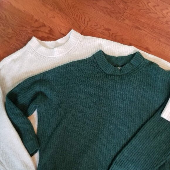 AE pair of cropped sweaters, size M - Picture 2 of 12